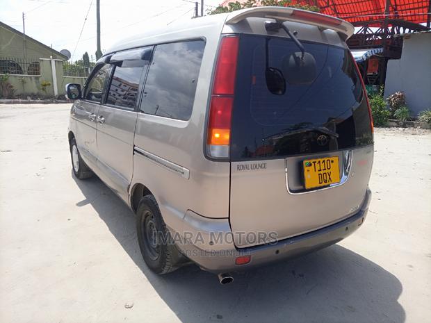 Toyota Noah 2001 Gray
