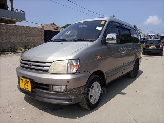 Toyota Noah 2001 Gray
