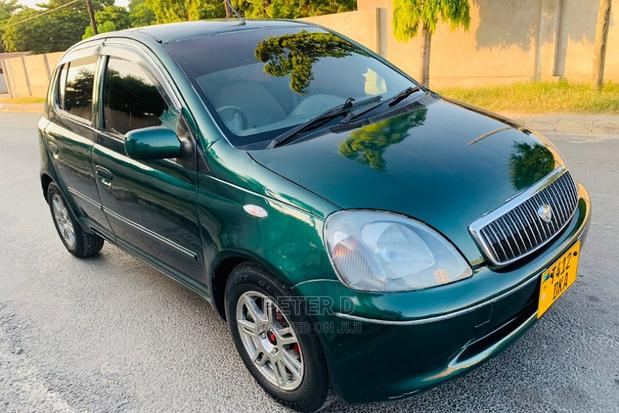 Toyota Vitz 2004 Green