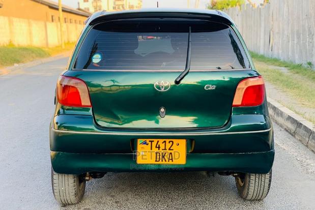 Toyota Vitz 2004 Green