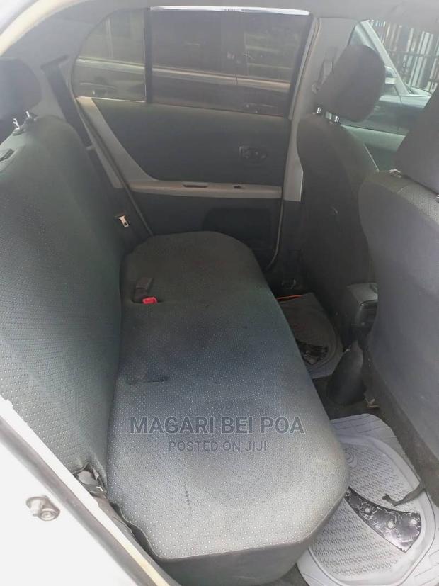 Toyota Vitz 2009 Silver