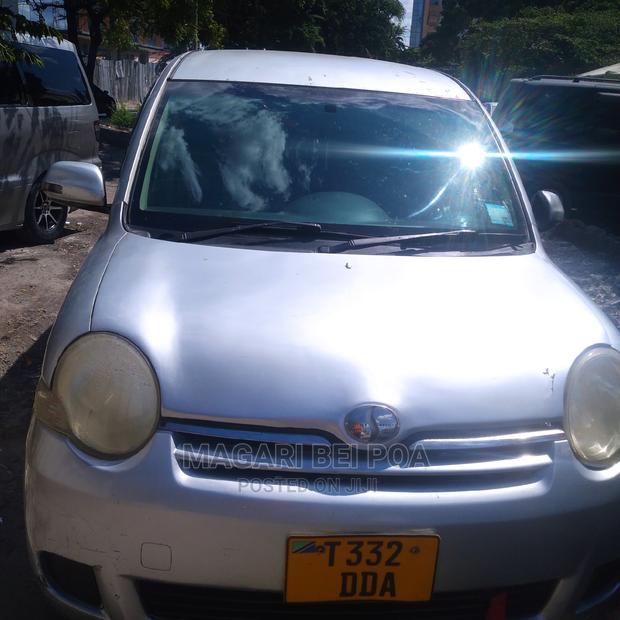 Toyota Sienta 2006 Silver