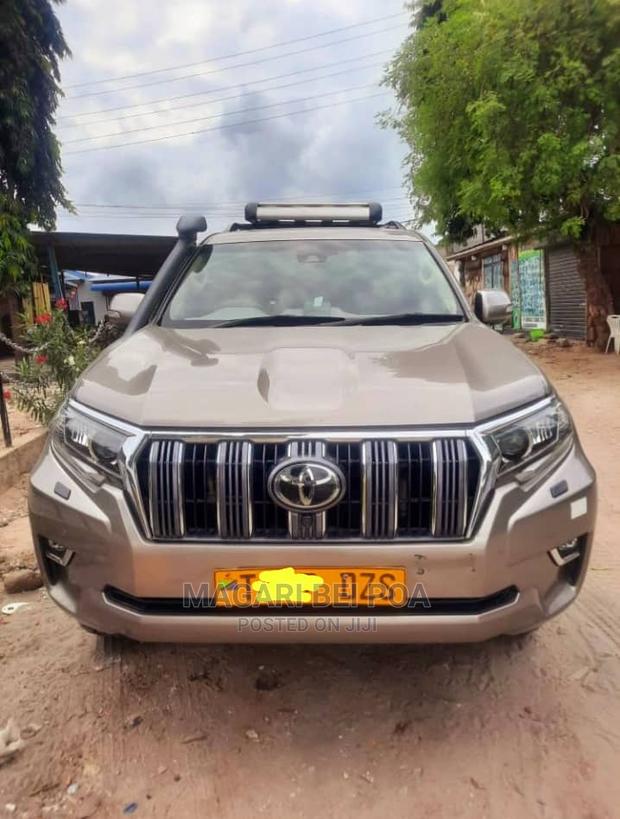Toyota Land Cruiser 2017 Gold
