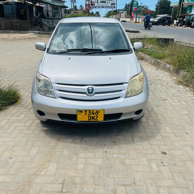Toyota IST 2004 Silver