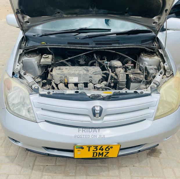 Toyota IST 2004 Silver