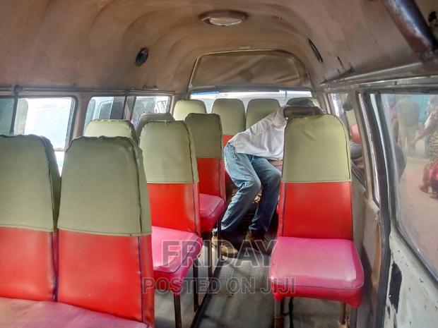 Toyota HiAce 2001 White