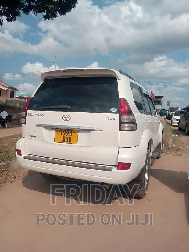 Toyota Land Cruiser Prado 2010 White