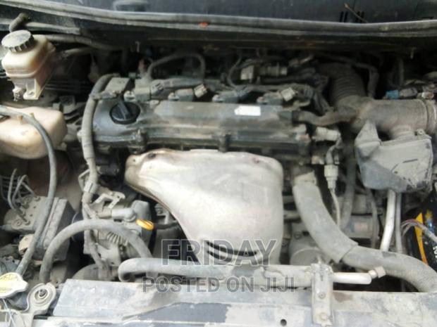Toyota ISIS 1.8 L 2004 Silver