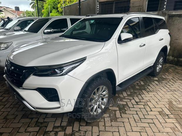 Toyota Fortuner 2.8 D AWD 2021 Pearl