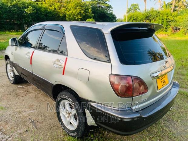 Toyota Harrier 2001 Silver