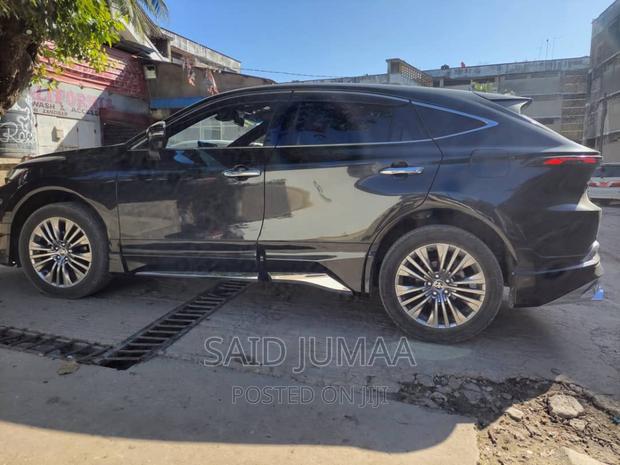 Toyota Harrier 2.0 2021 Black