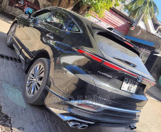 Toyota Harrier 2.0 2021 Black