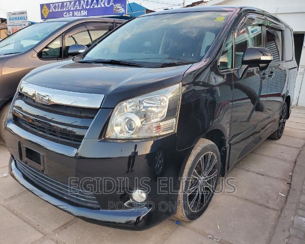 Toyota Noah 2005 Black