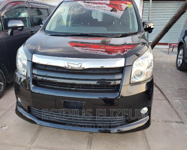 Toyota Noah 2005 Black