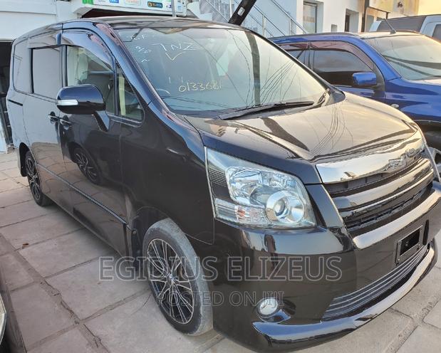 Toyota Noah 2005 Black