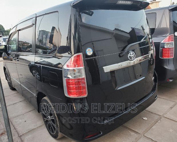 Toyota Noah 2005 Black