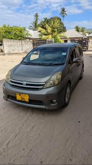 Toyota ISIS 2004 Gray for sale