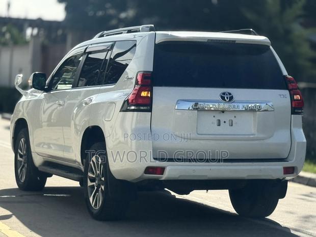Toyota Land Cruiser Prado 2.8 2019 White