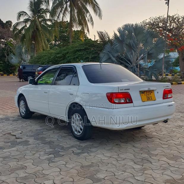 Toyota Carina 2000 White