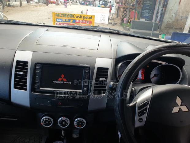 Mitsubishi Outlander 2010 Gold