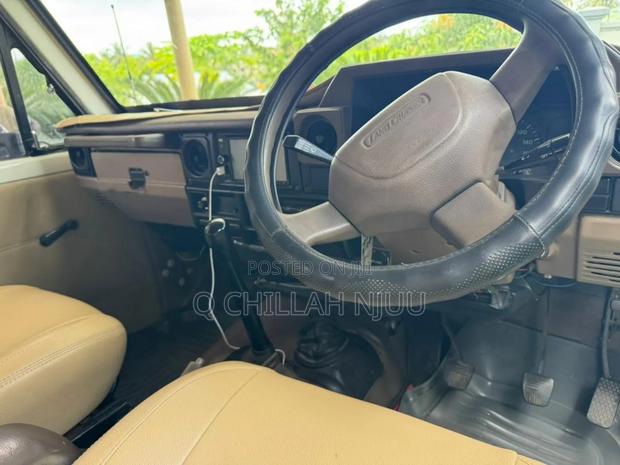 Toyota Land Cruiser 2000 White