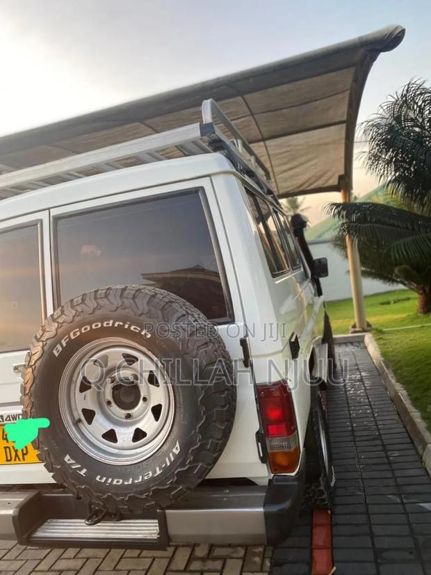 Toyota Land Cruiser 2000 White