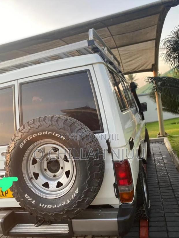 Toyota Land Cruiser 2000 White