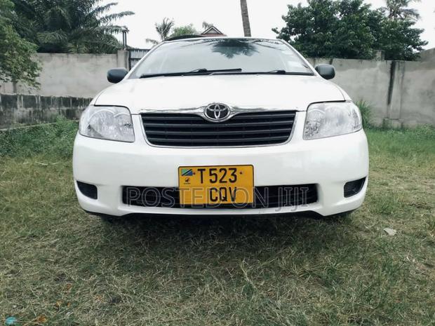 Toyota Corolla 2000 White