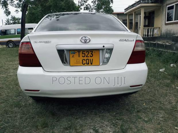 Toyota Corolla 2000 White