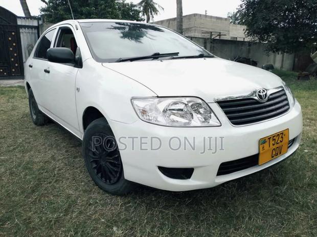 Toyota Corolla 2000 White