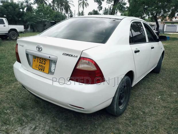 Toyota Corolla 2000 White