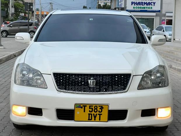 Toyota Crown 2006 White