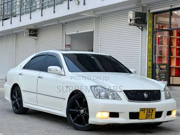 Toyota Crown 2006 White