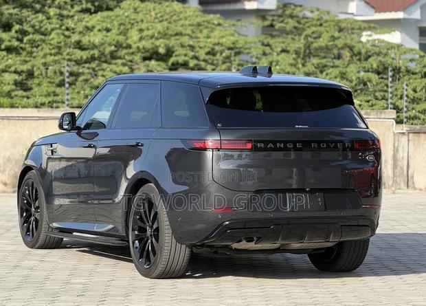Land Rover Range Rover P400 SE SWB 2022 Gray