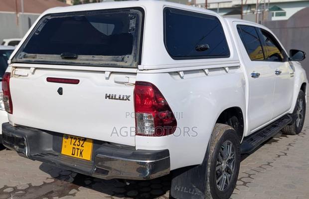 Toyota Hilux 2016 White