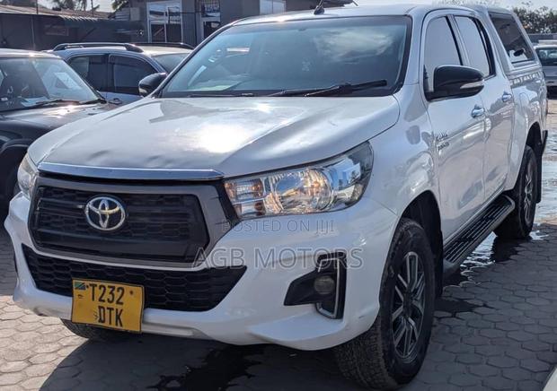 Toyota Hilux 2016 White