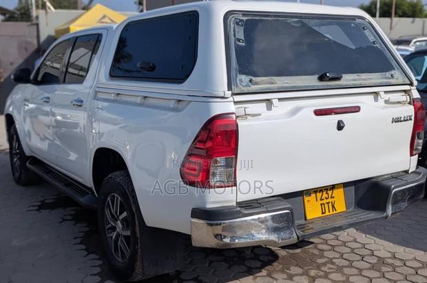 Toyota Hilux 2016 White