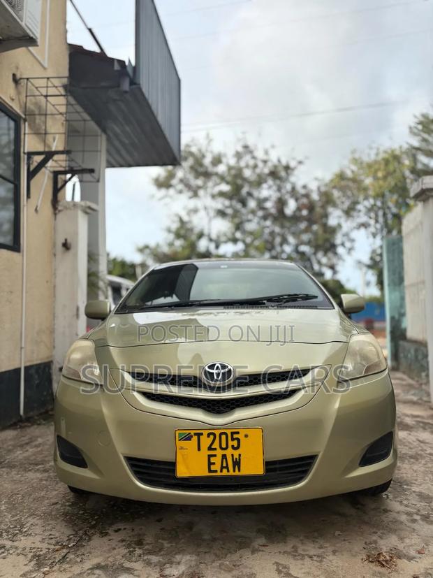 Toyota Belta 2006 Beige
