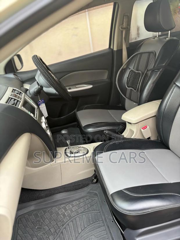 Toyota Belta 2006 Beige