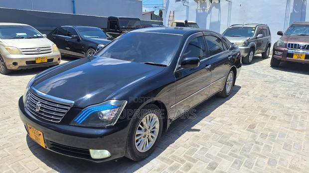 Toyota Crown 2006 Blue