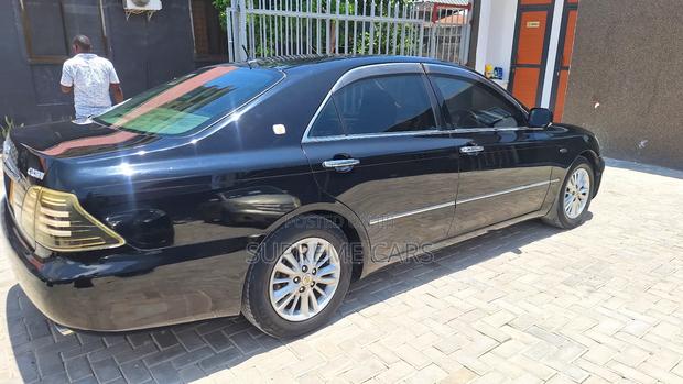 Toyota Crown 2006 Blue