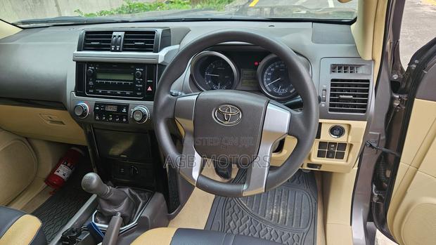 Toyota Land Cruiser Prado 2016 Gray