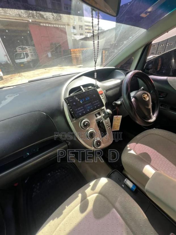 Toyota Ractis 2012 Gray