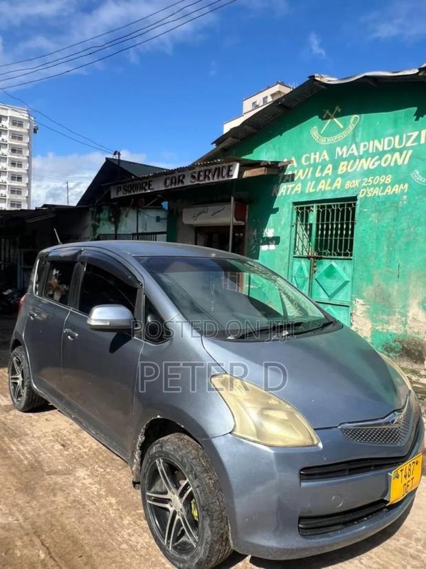 Toyota Ractis 2012 Gray