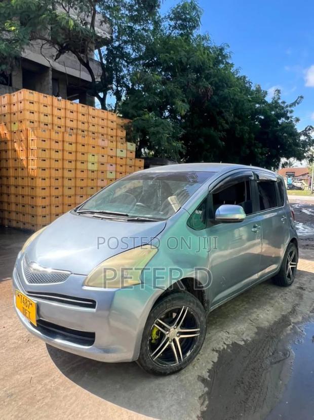 Toyota Ractis 2012 Gray