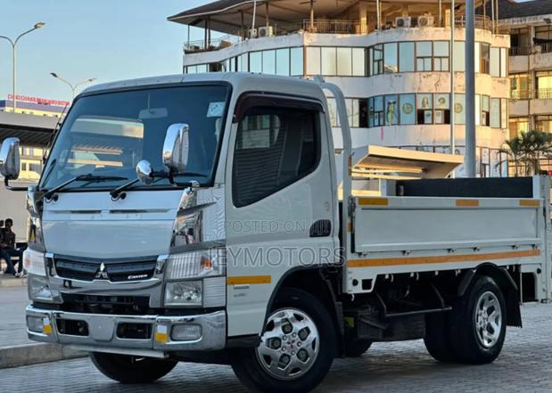 Mitsubishi Canter 2020 White