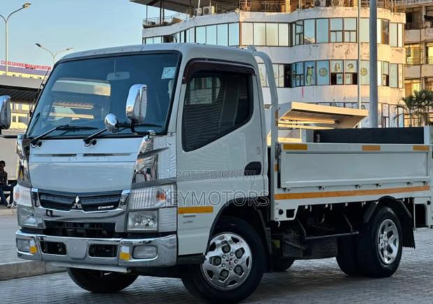 Mitsubishi Canter 2020 White