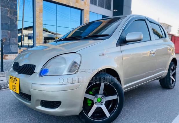 Toyota Vitz 2000 Silver