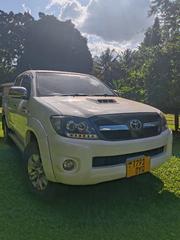 Toyota Hilux 2.5 Cab 2005 White for sale