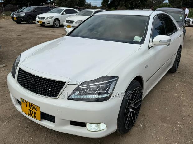Toyota Crown 2006 White